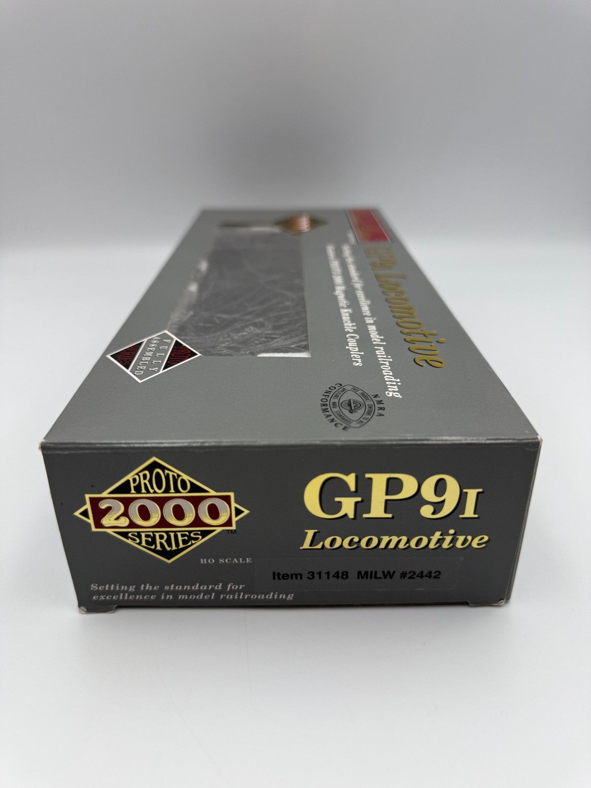 HO Proto 2000 #433-31148 GP9I Milwaukee Road # 2442 w/DCC Decoder Installed IOB.