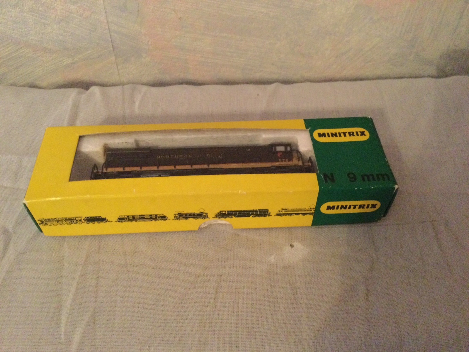TRIX N SCALE DIESEL LOCOMOTIVE NORTHERN PACIFIC 576 GERMANY