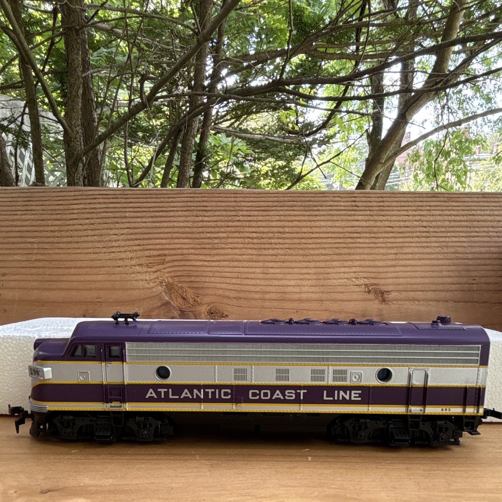 Atlas HO Atlantic Coast Line Diesel Locomotive DC Analog 2-Rail EMD Bo-Bo 16486