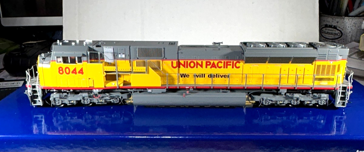 ATHEARN GENESIS HO SCALE SD90MAC LOCOMOTIVE W/TSUNAMI2 SOUND&DCC UP ATHG27379