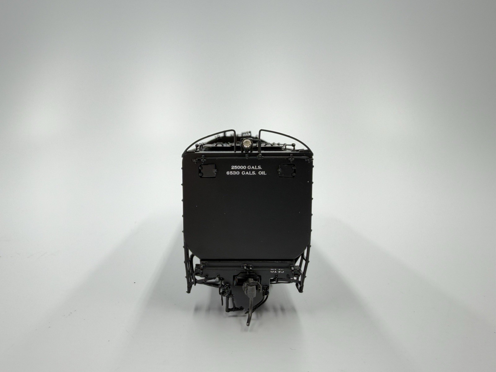 HO Scale Division Point Northern Pacific Z-8 4-6-6-4 Steam Locomotive