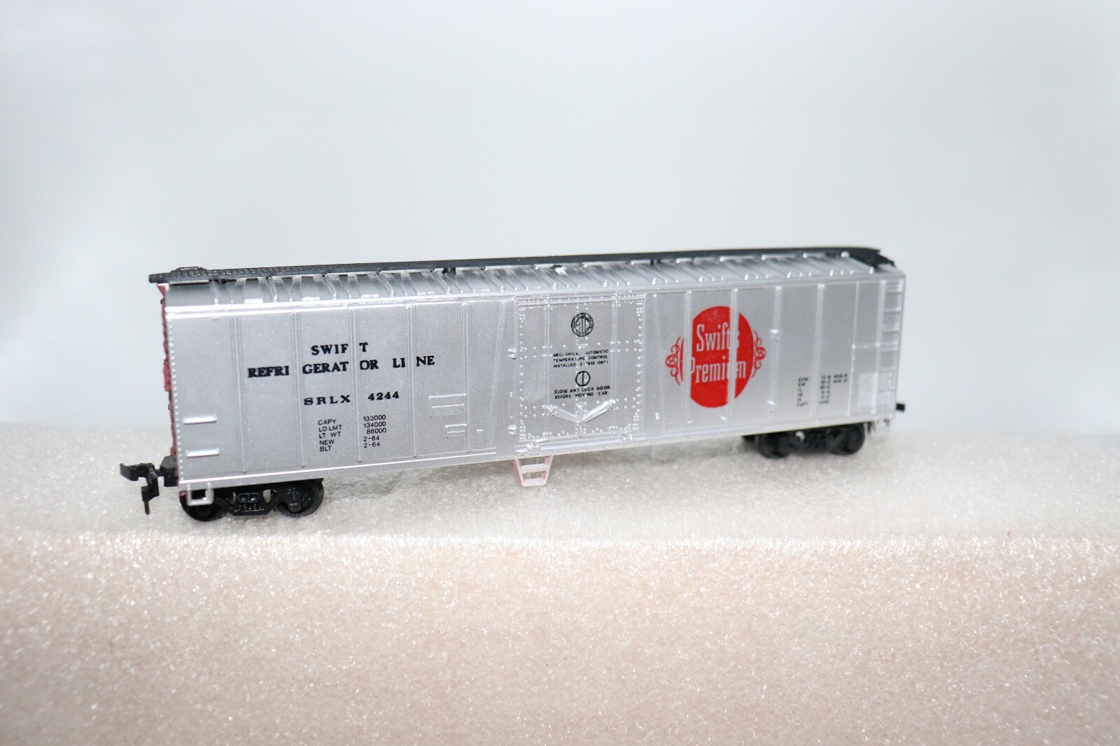 Bachmann HO 51 FT. Reefer #1125 Pulpwood Car #1290 w/ 3 Dome Car Tank Item #0938