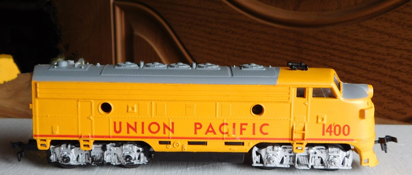 Life-Like F7P Diesel Locomotive ~ UNION PACIFIC ~ Rd# 1400 – Runs well – HO
