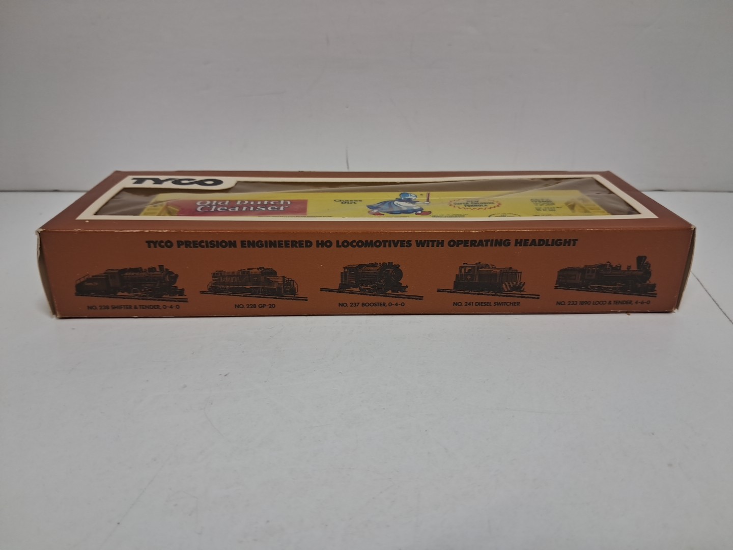 TYCO T358F, 50′ CENTER FLOW HOPPER CAR, DECORATED “OLD DUTCH CLEANSER”, HO SCALE