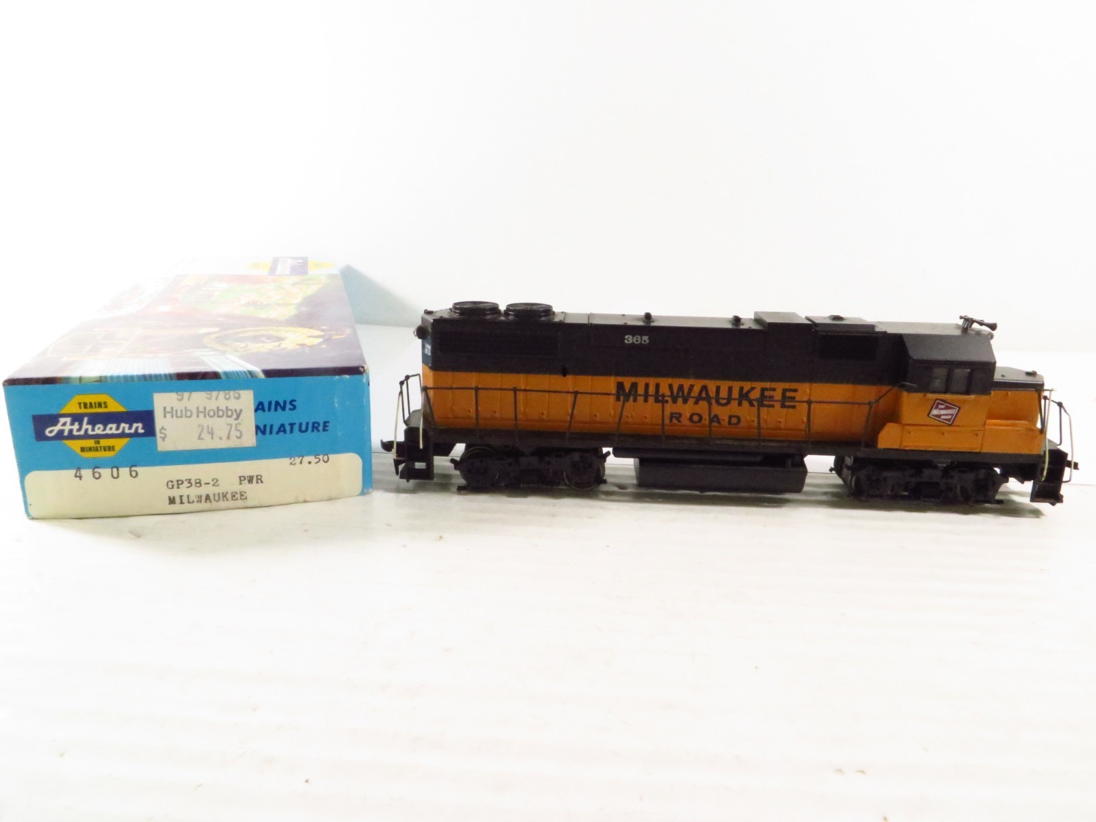 Athearn 4606 HO Scale Milwaukee Road GP38-2 Diesel Locomotive #365 EX/Box