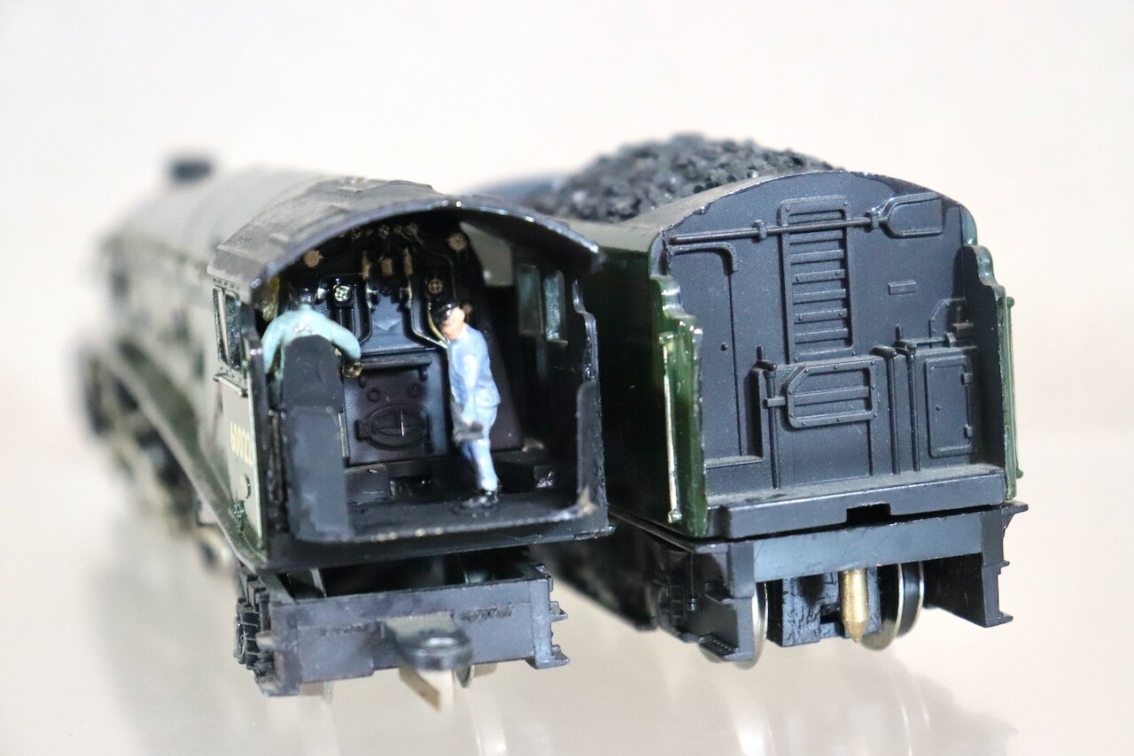 HORNBY DETAILED KIT BUILT BR 4-6-2 CLASS A4 LOCOMOTIVE 60022 MALLARD od