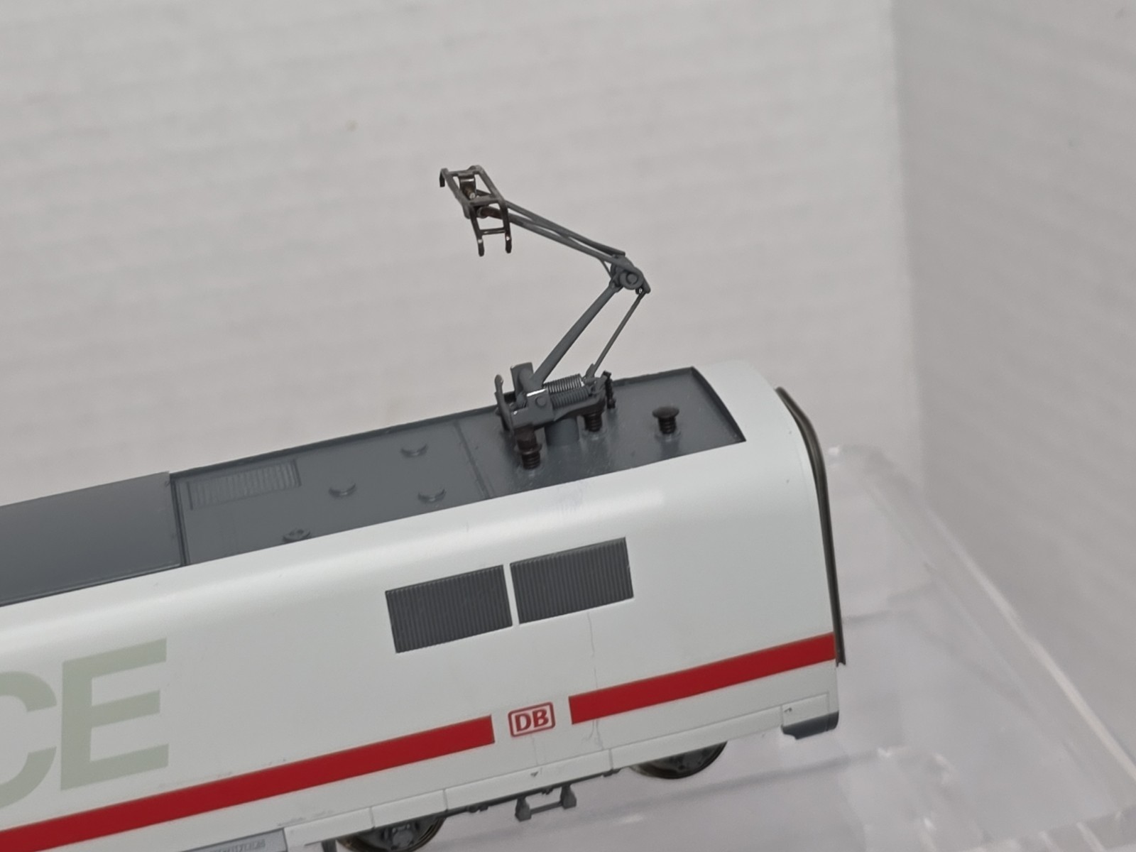 Roco HO Scale 405012-6 Lighted Dummy DB ICE High Speed Bullet Train (B)