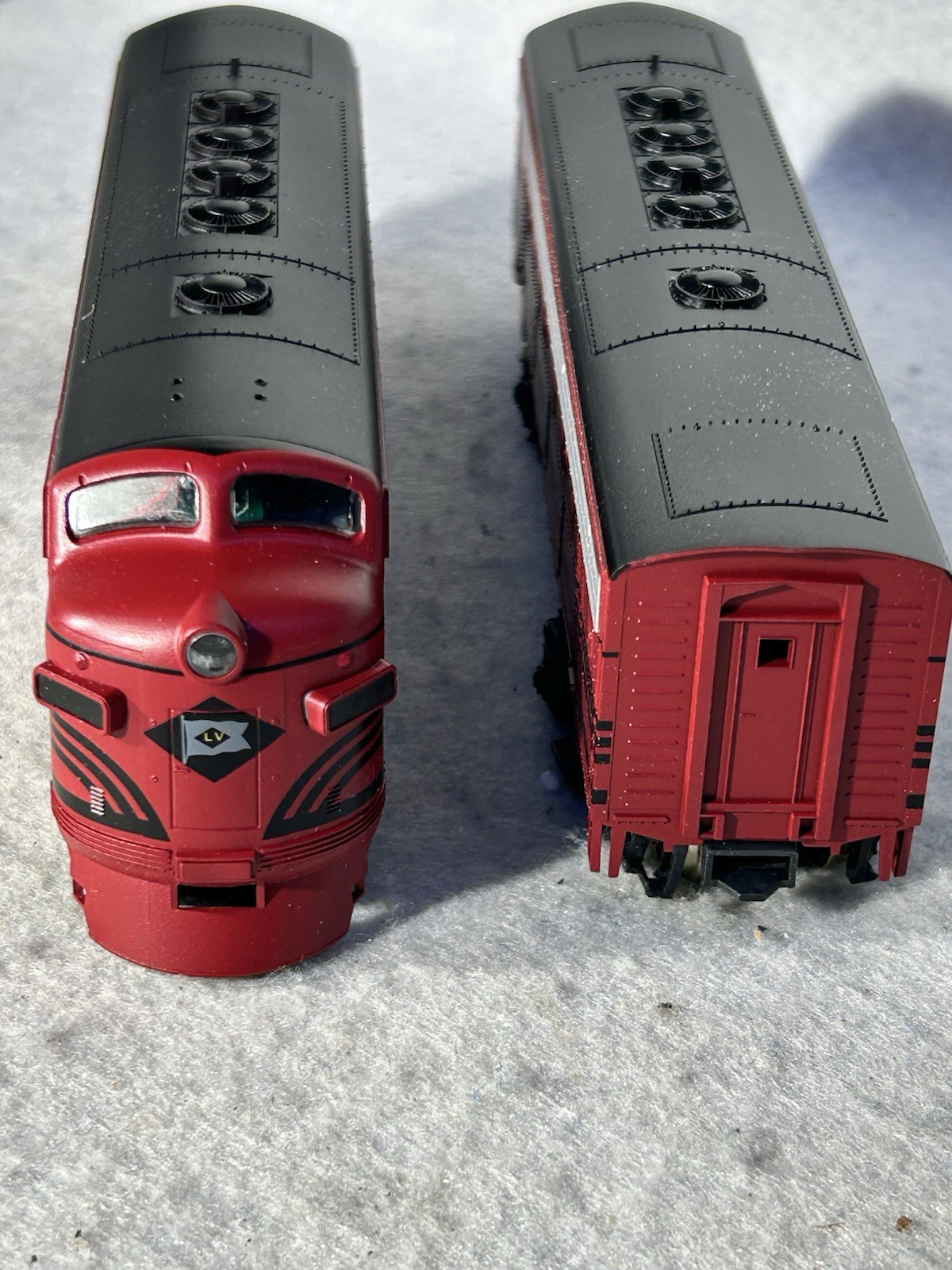 Striking Stewart/KATO Lehigh Valley RR F-7A/B Phase I Set A Pwrd./B Unpwrd. HO