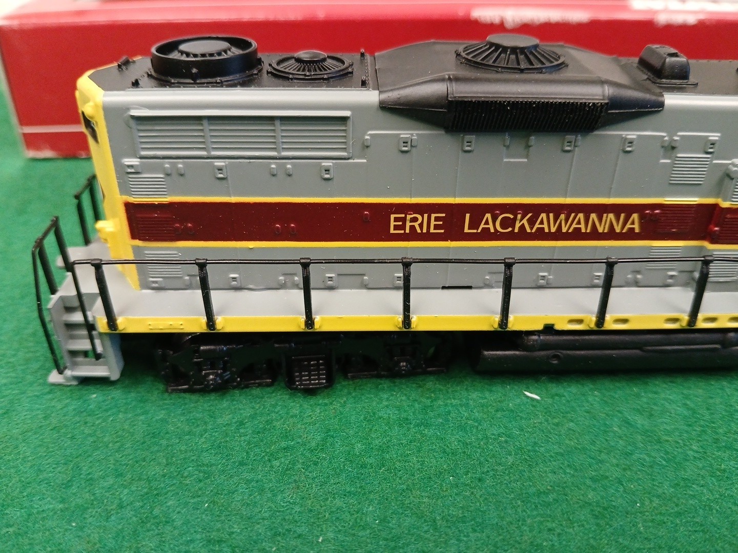 Model Power Ho GP-20 Diesel #2376 Erie Lackawanna New Wmew Style Couplers Added