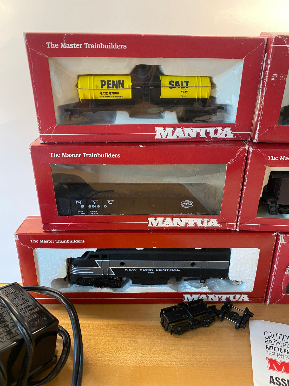 Mantua Train Set. Original Instructions, box, control. Many cars and Locomotive