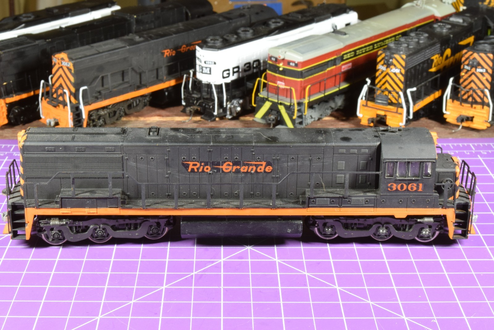 Cab 3061 true CO-CO Rivarossi 12.0 oz Locomotive, faux die cast knuckles,