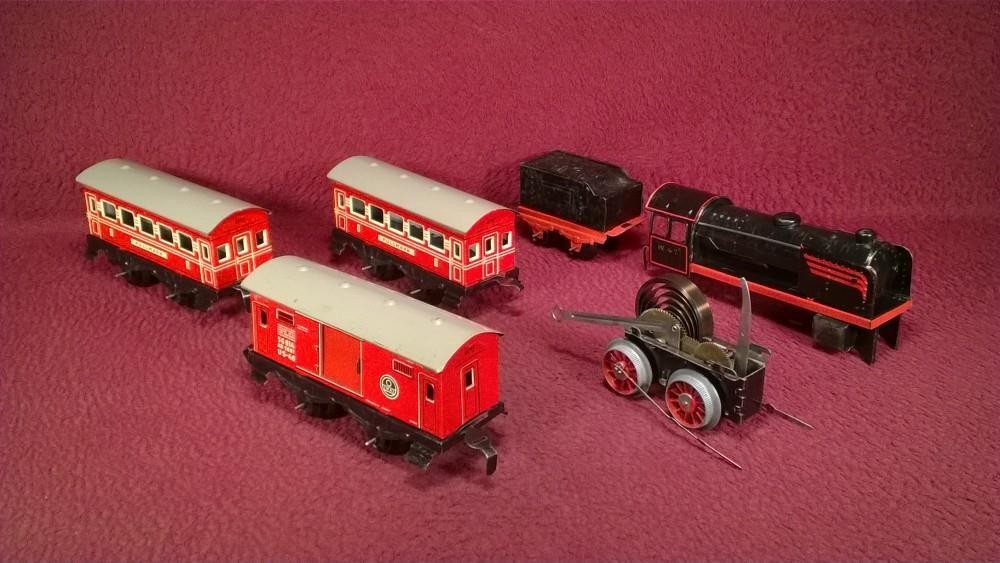 VINTAGE HWN CLOCKWORK STEAM TIN-LITHO PASSENGER TRAIN – GERMANY U.S. ZONE