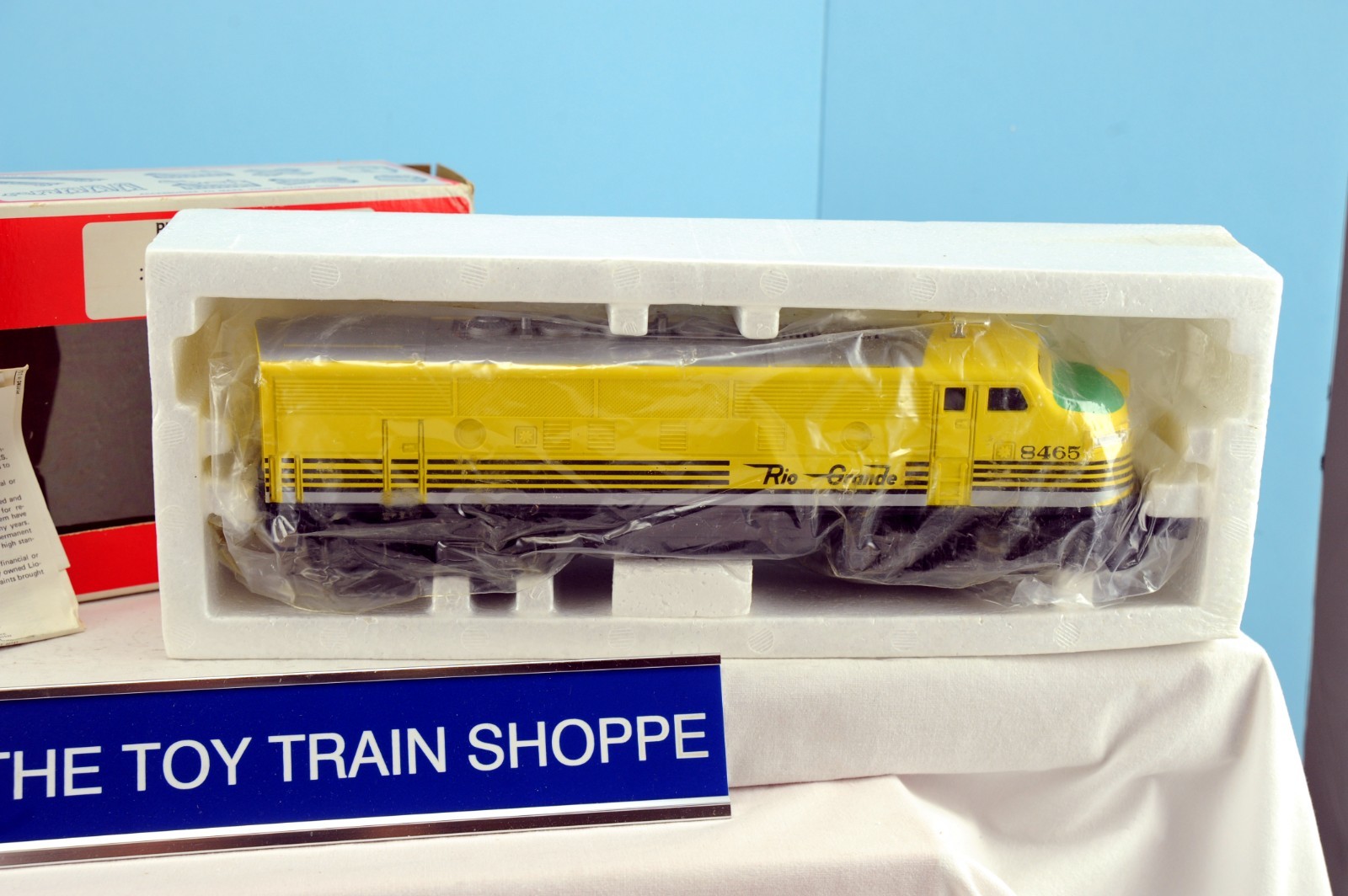 LIONEL 8465 RIO GRANDE F-3 A DIESEL NON-POWERED DUMMY UNIT. TESTED. NEW IN BOX.