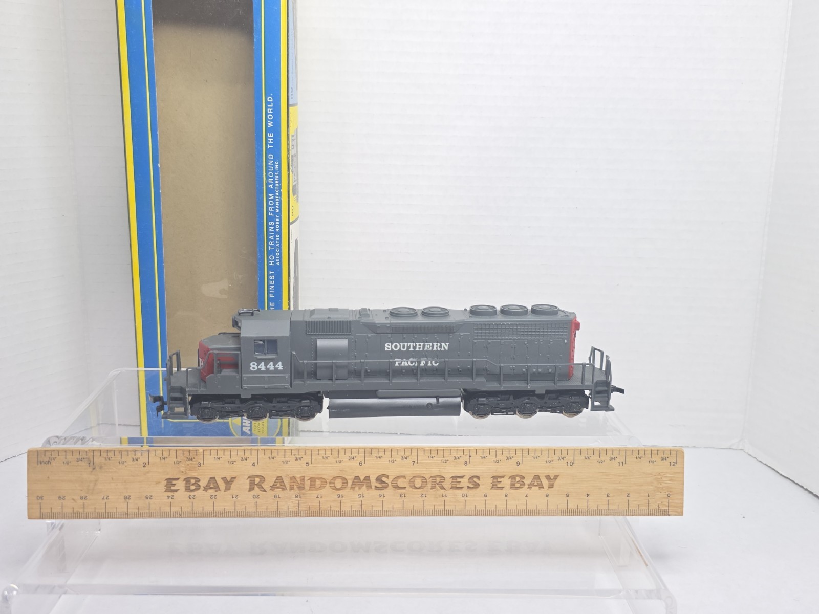 AHM HO Scale 5030-06 Southern Pacific 8444 EMD SD-40 Diesel Loco W/Flywheel NOS