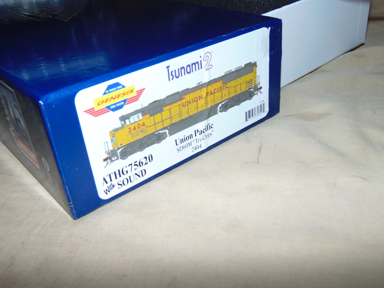 ATHEARN GENESIS HO 75620 UNION PACIFIC SD60M TRI CLOPS + DCC & SOUND -BRAND NEW