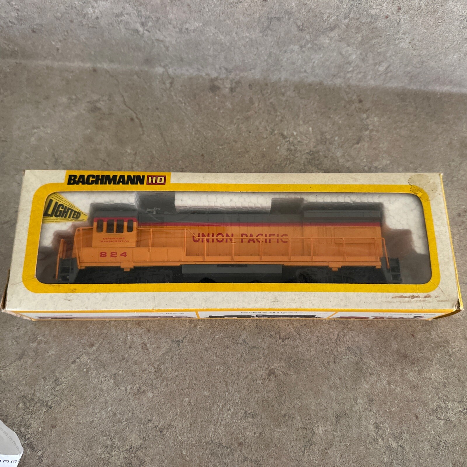 Bachmann HO Union Pacific GE U36B 0625 Diesel Locomotive No. 824