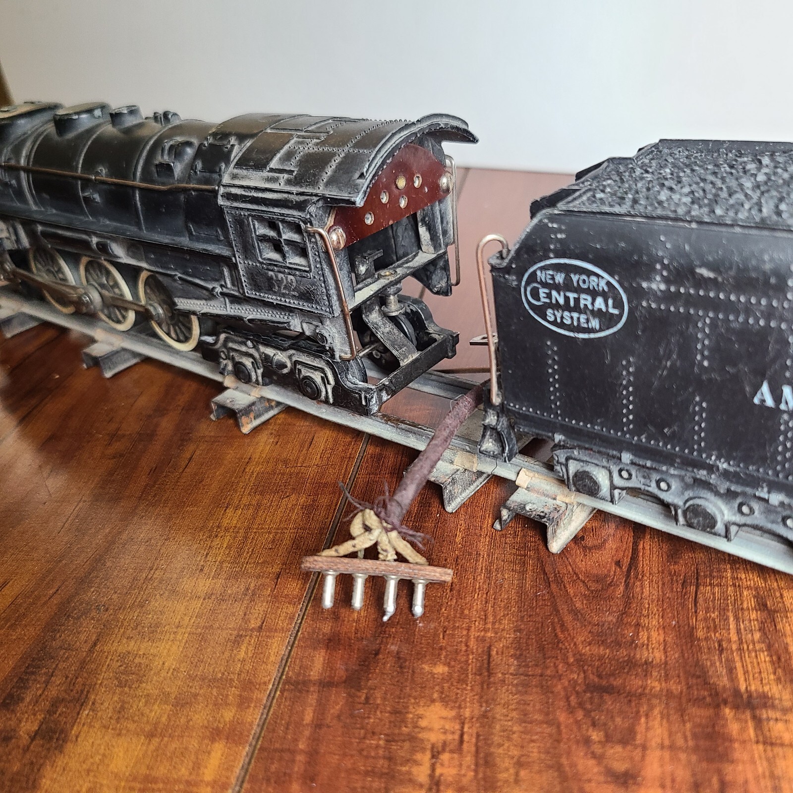 ANTIQUE 1940’s AMERICAN FLYER 322 4-6-4 STEAM LOCOMOTIVE & TENDER + TRACKS