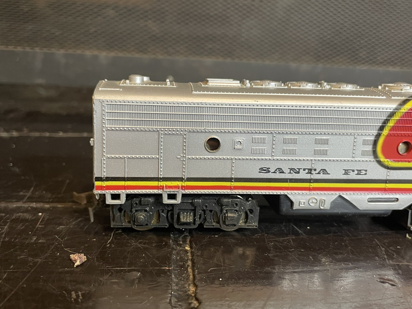 NICE Santa Fe Red/ Silver Play Art Train Engine HO Scale Toy Railroad Locomotive