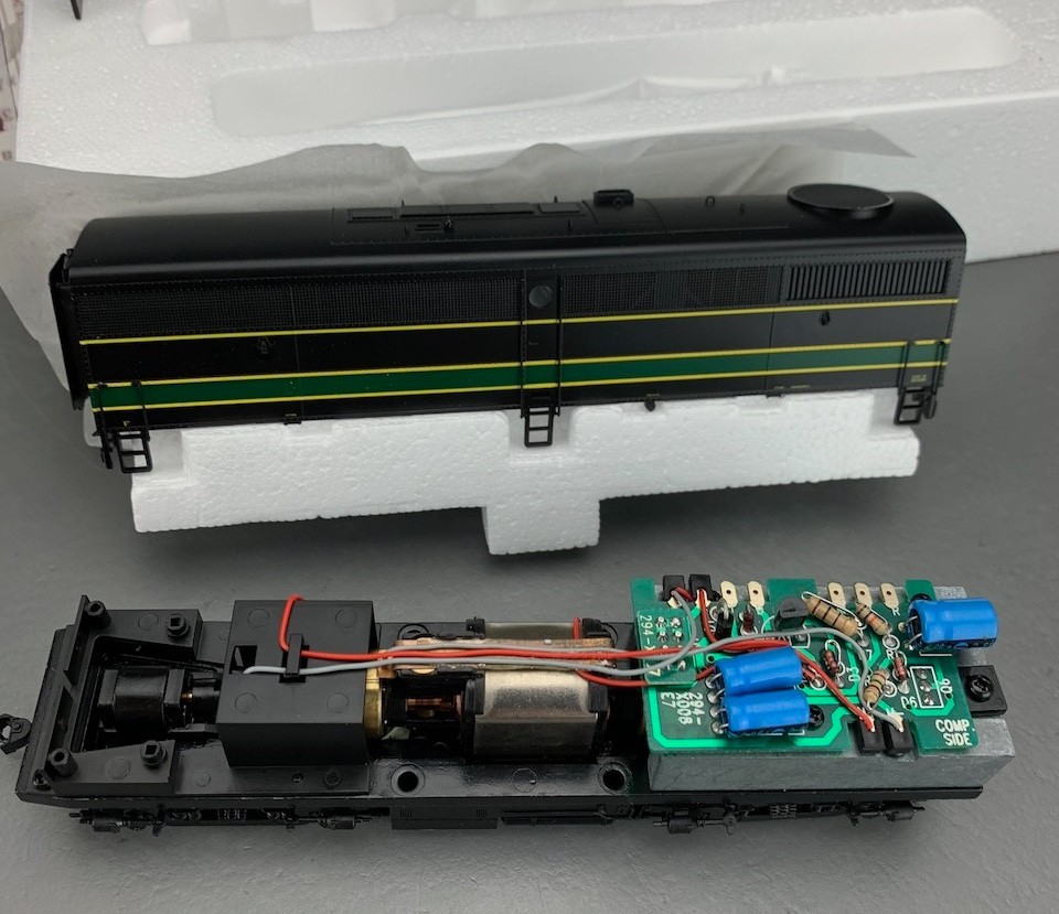 HO Proto2000 FB1 B Diesel Locomotive Reading Company #304B Powered NIB! HO8378