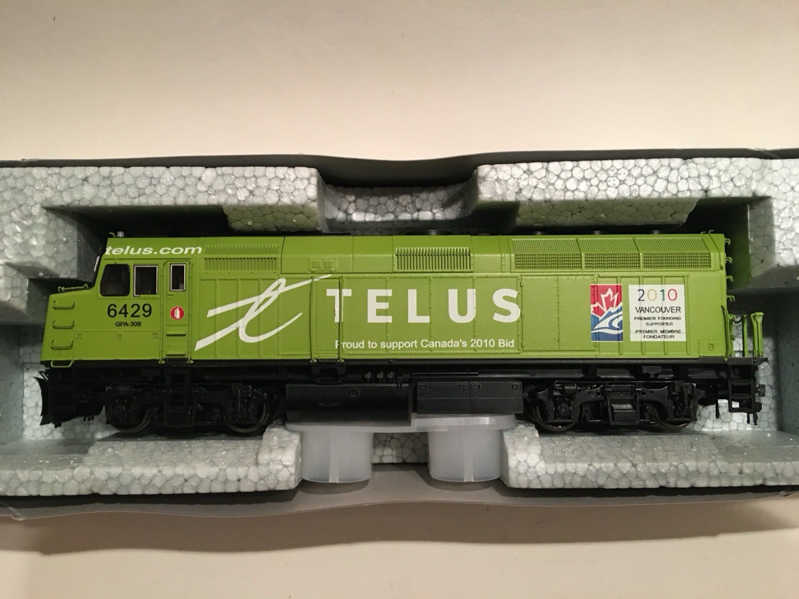 HO Kato Custom VIA Rail Telus EMD F40PH Diesel Locomotive #6429 DCC SOUND