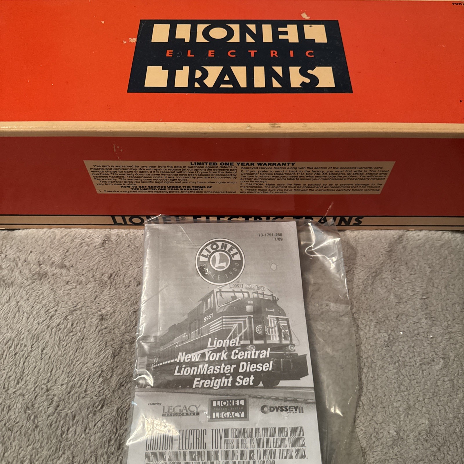 Lionel 6-18208 O Gauge Burlington Northern SD-40 Dummy Diesel Locomotive #8586
