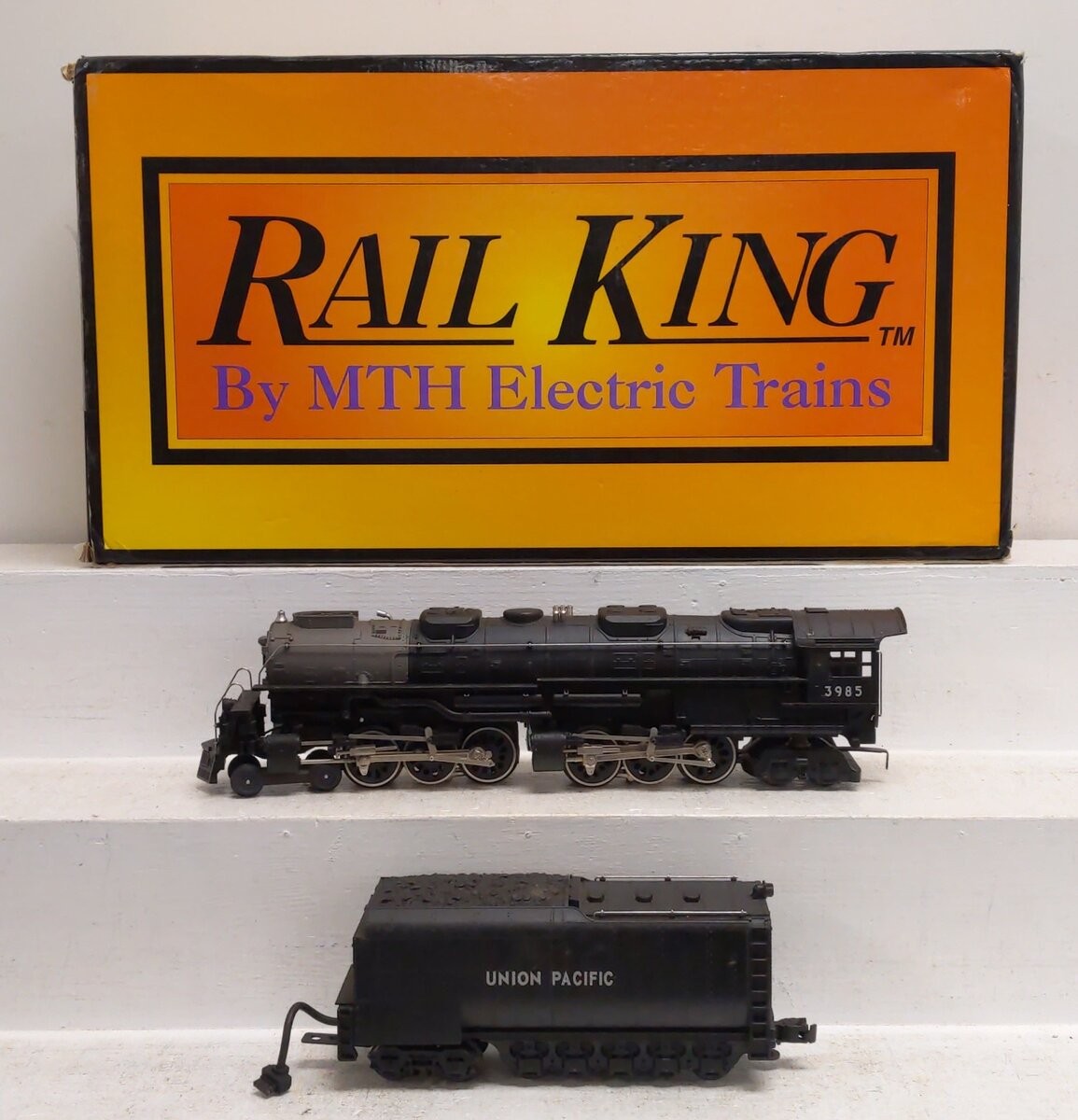 MTH 30-1108-0 O Gauge UP 4-6-6-4 Black Challenger Steam Loco & Tender #3985 LN