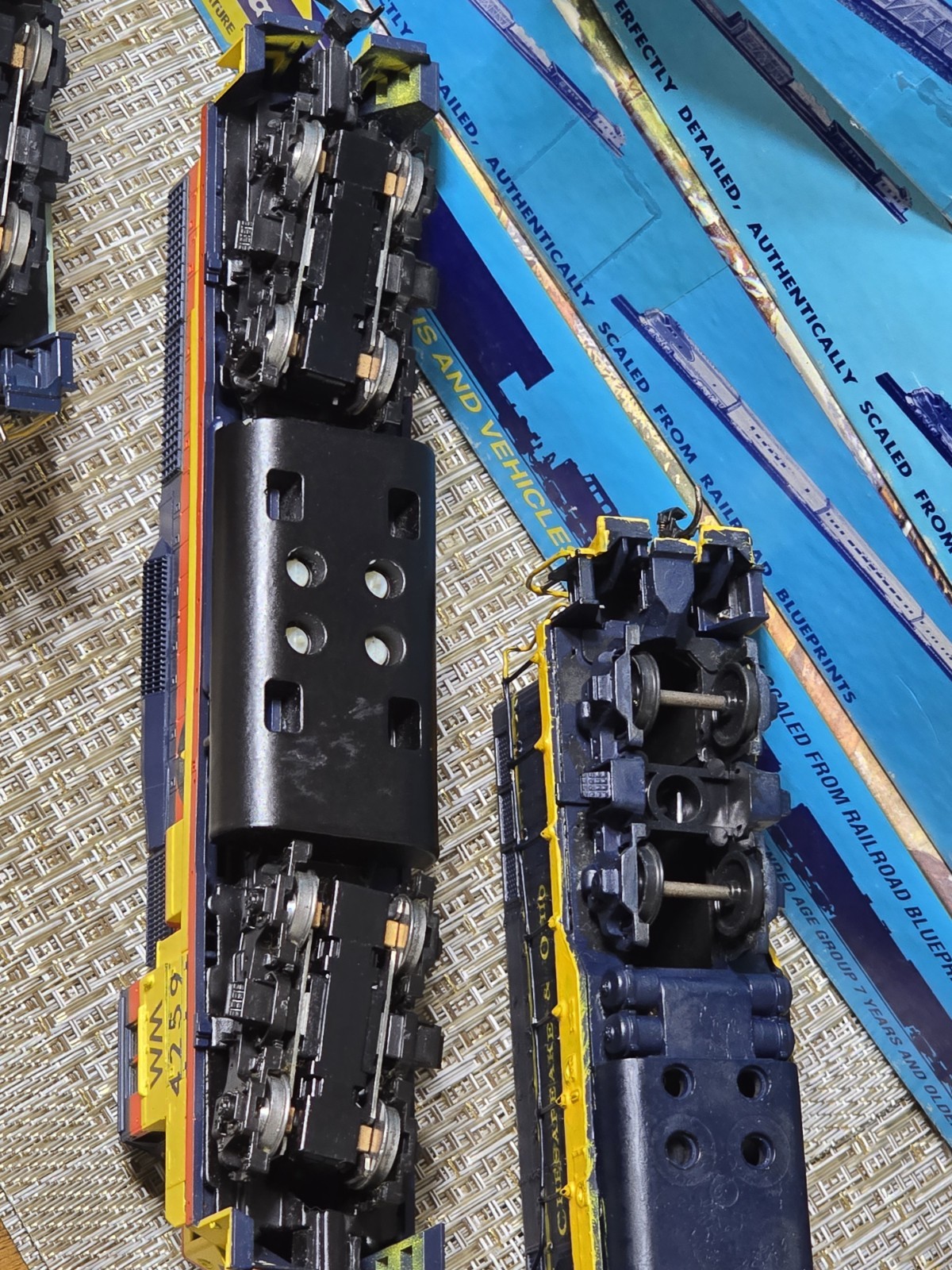 Athearn HO Scale Locomotive Lot(3)Chessie System & C&O + 5Vintage BlueBoxesEmpty