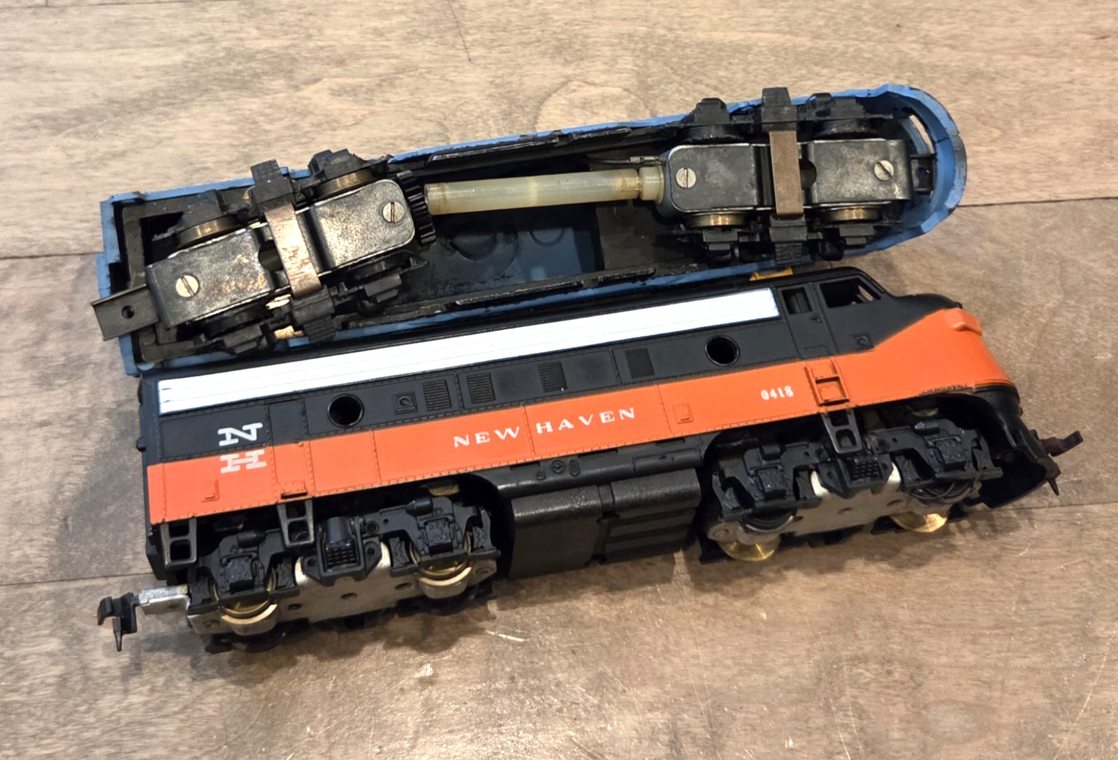 Varney/TYCO HO Scale F Units – Locomotives Missouri Pacific New Haven 0418 Train