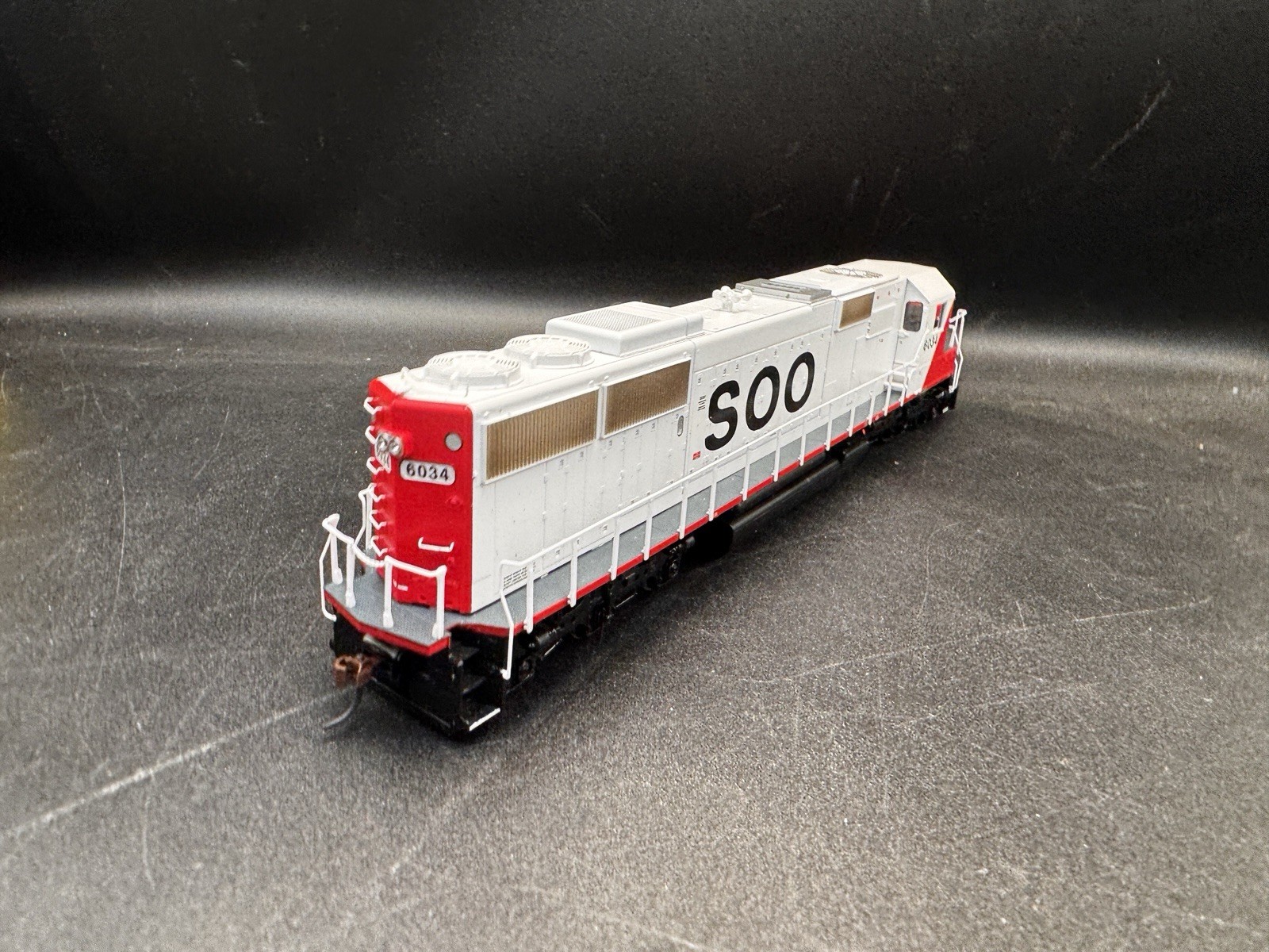 Athearn RTR 6034 Soo Line SD60 Red/White Ho Scale DC/DCC Ready 79863