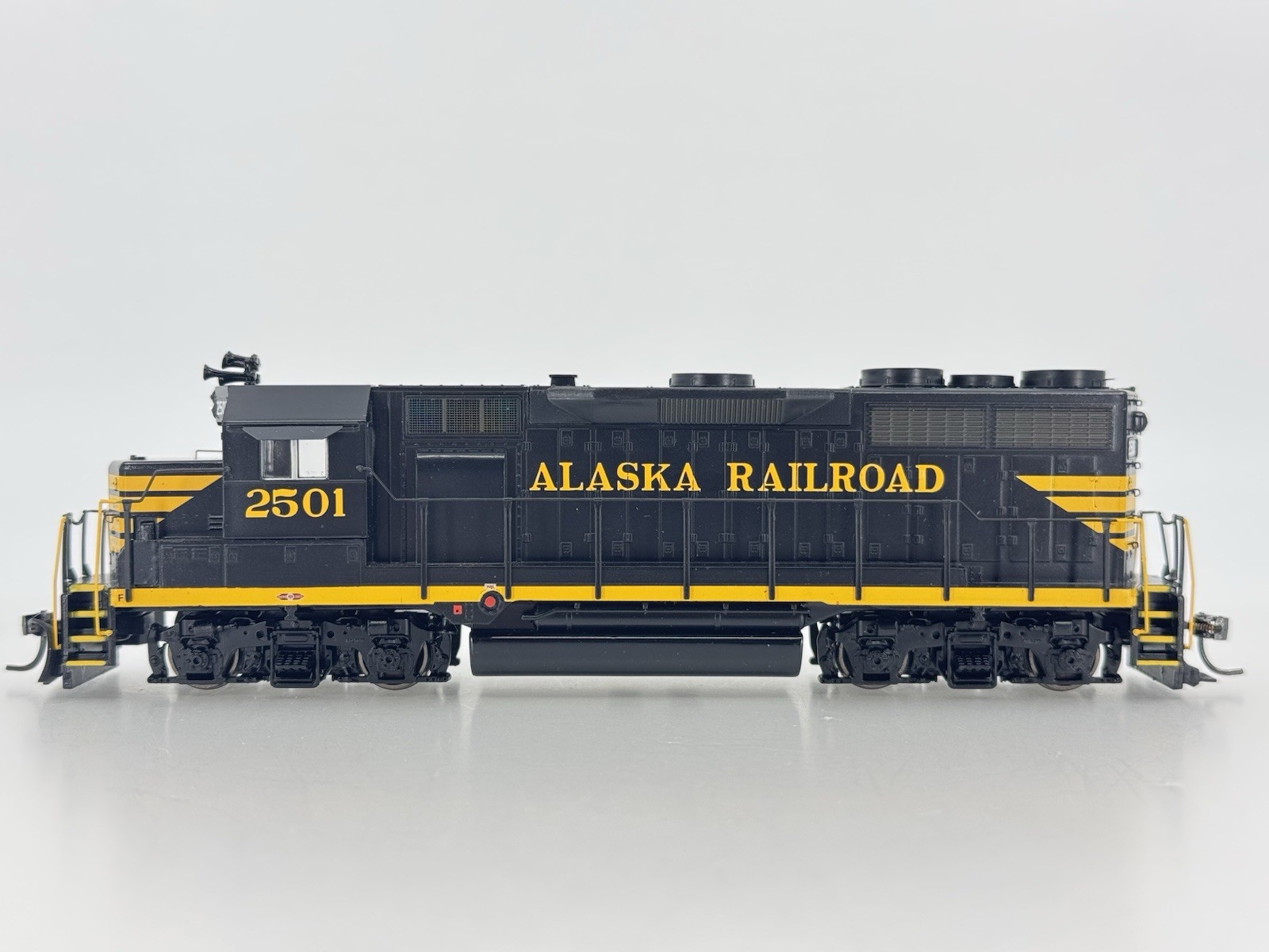 HO Athearn RTR 91761 Alaska Railroad GP35 Powered Diesel Locomotive ARR #2501