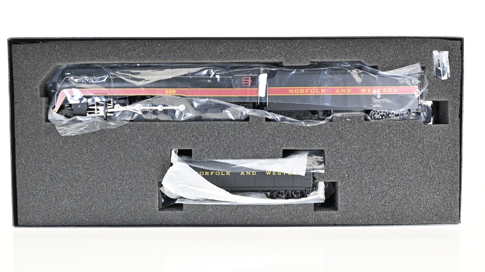 Bachmann Spectrum 4-8-4 Class J Fright Version N&W w/Water Tender HO scale