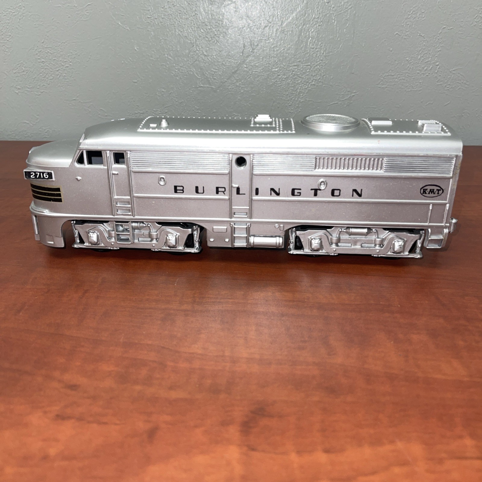 KMT Kusan Auburn Train 2716 ALCO DIESEL LOCOMOTIVE BURLINGTON SHELL No Motor