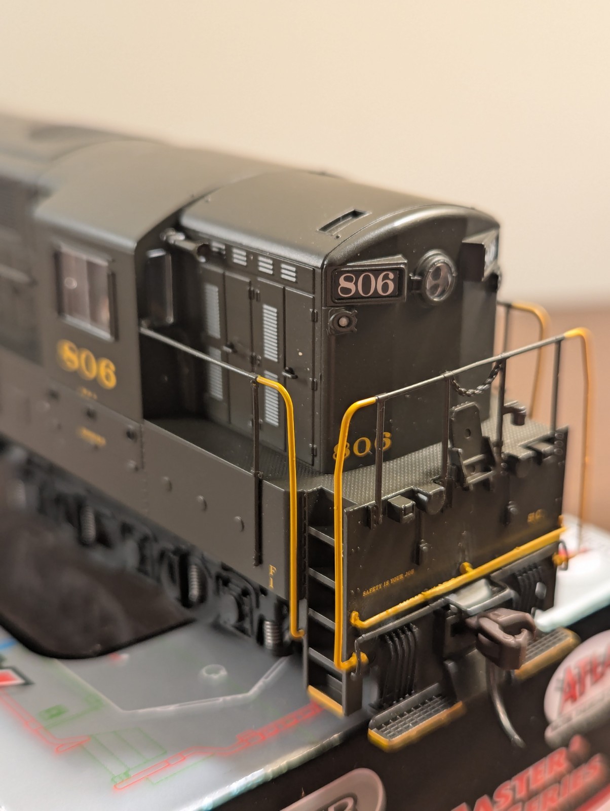 Atlas Master Silver Series HO Scale FM Trainmaster Reading #806 DCC Ready