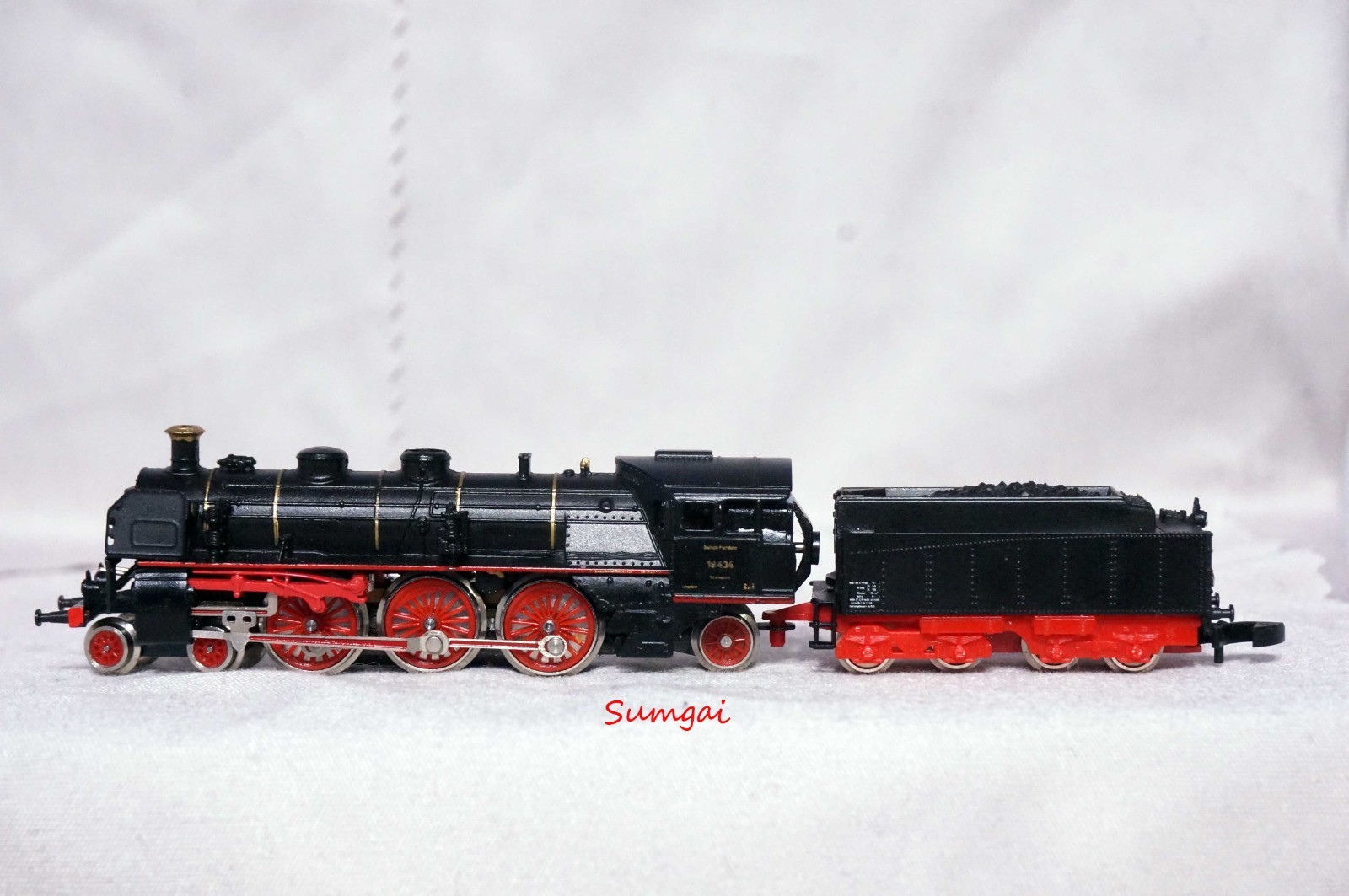 Marklin DB Class 18 Steam Locomotive 4-6-2 & Tender 3-Pole Motor Z Scale Z Gauge