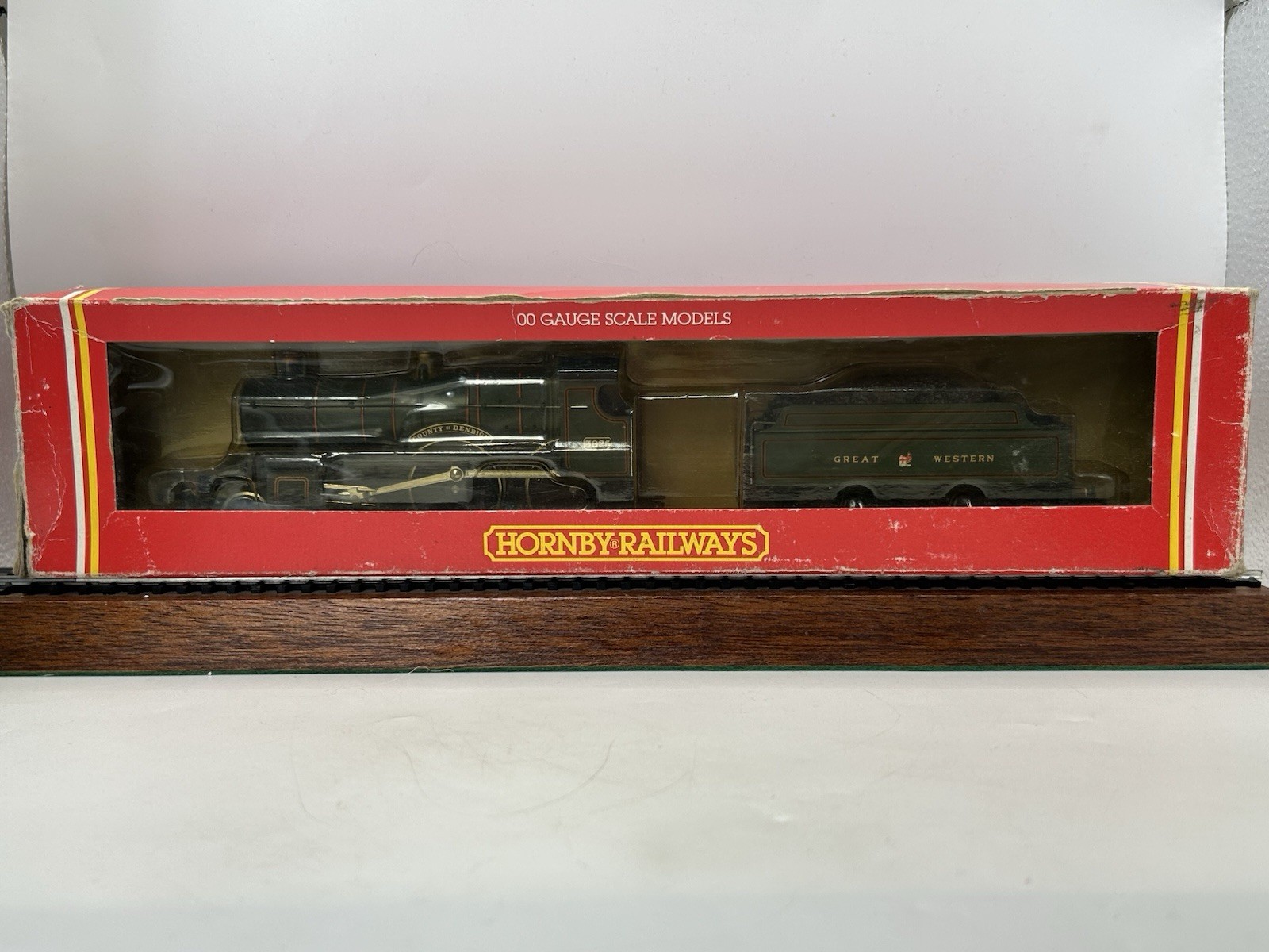 OO Hornby R584 GWR County Class 4-4-0 Steam Locomotive ‘County Of Denbigh’ – VG