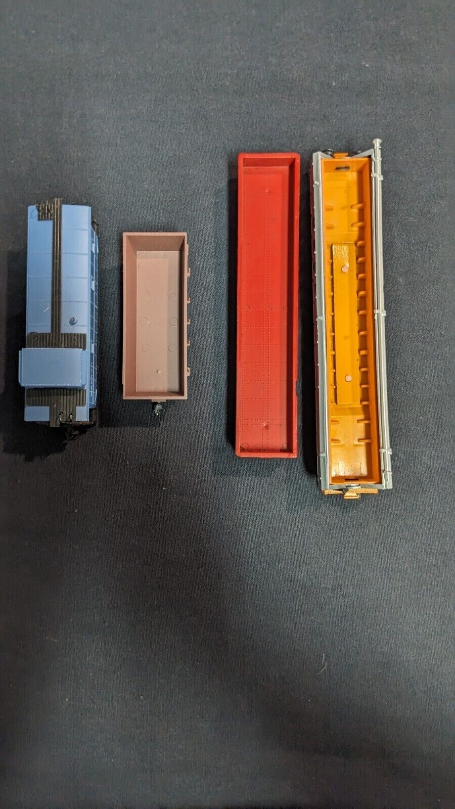 Mixed HO Train Lot: Lionel Switcher, Tyco & Bachmann Freight, Others