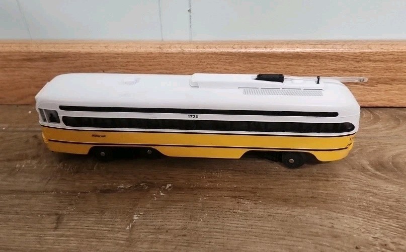MTH RailKing 30-5121-1 PA Transit PCC electric street car *for parts*