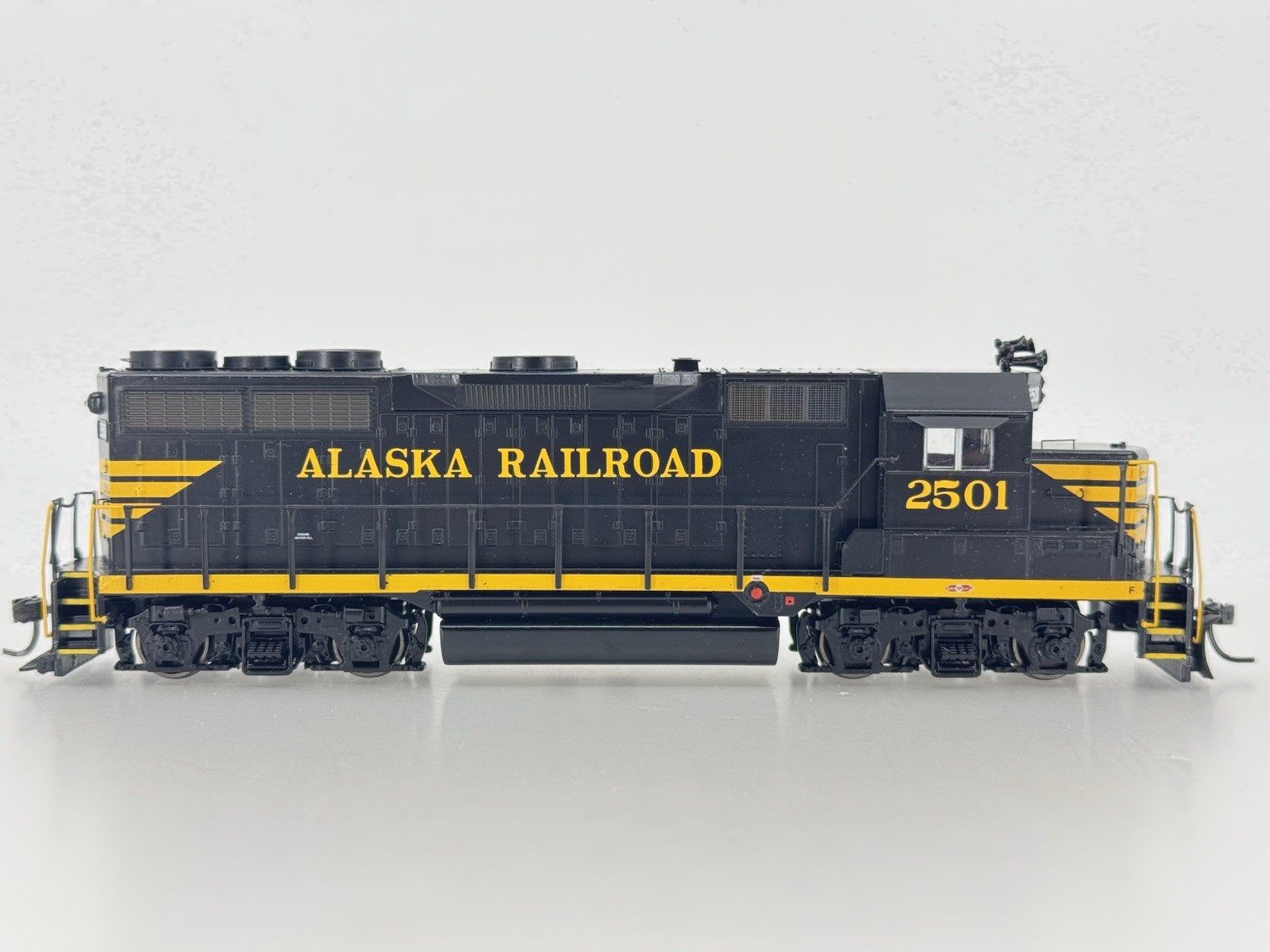 HO Athearn RTR 91761 Alaska Railroad GP35 Powered Diesel Locomotive ARR #2501