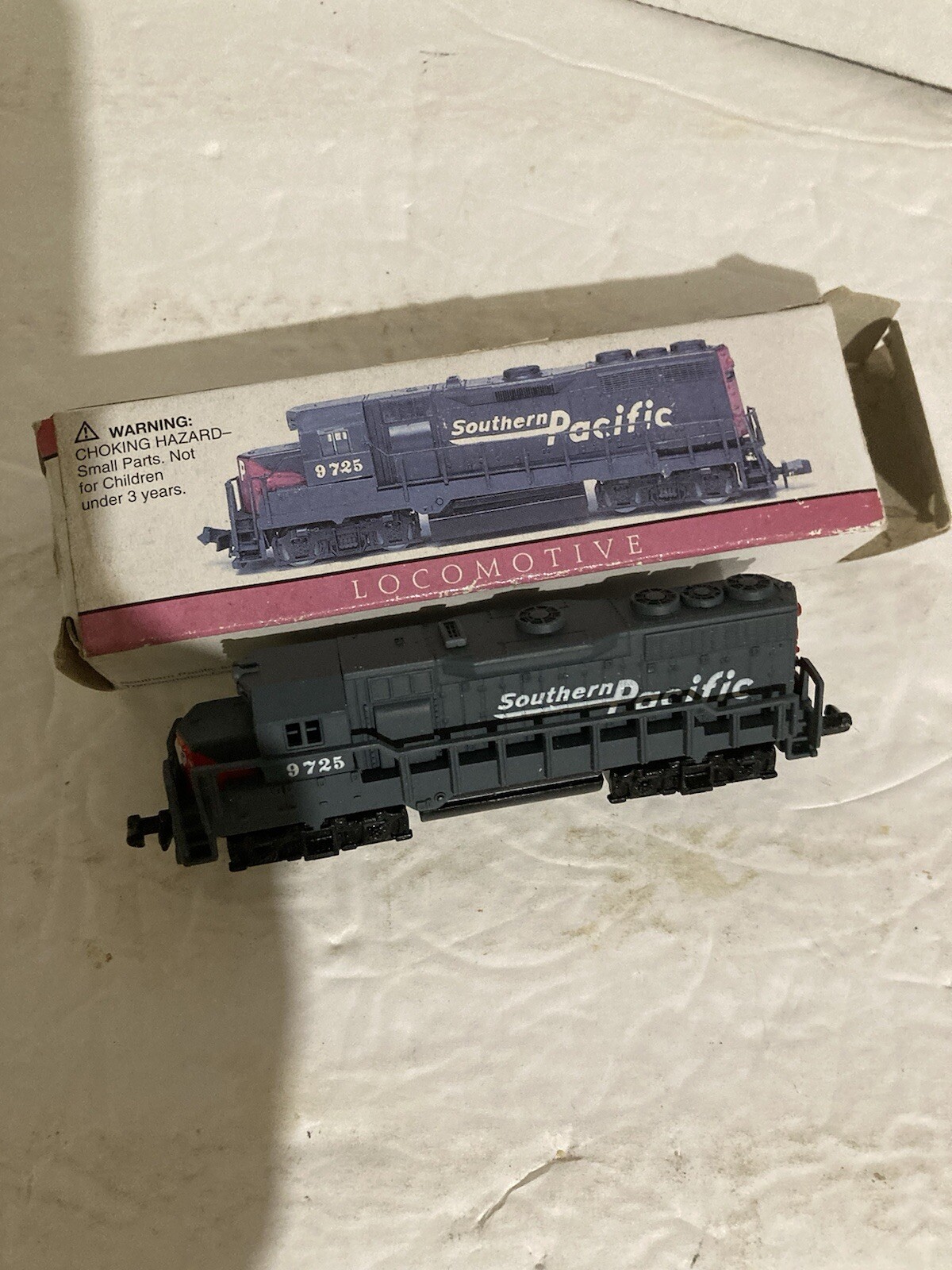 Southern Pacific Locomotive #9725 model train By High Speed Metal Dummy N Scale