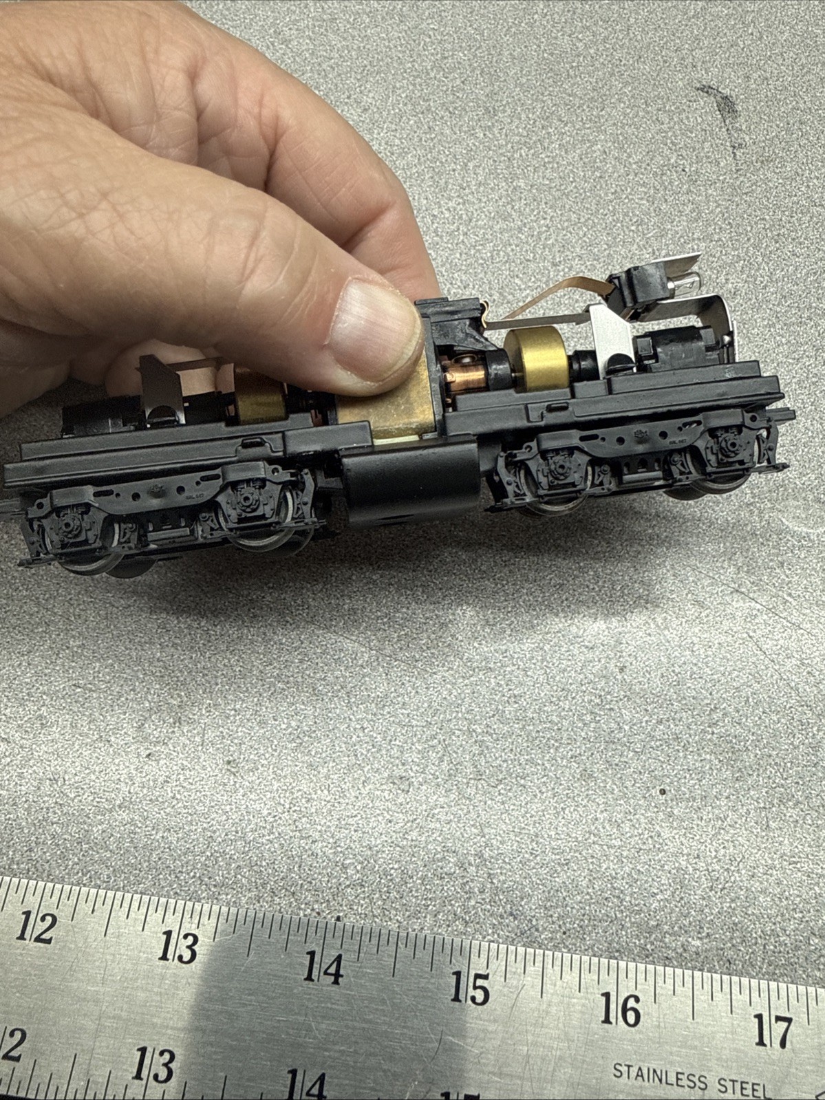 HO Athearn SW 1500 Powered Chassis Pre-owned So Nice I Almost Kept It