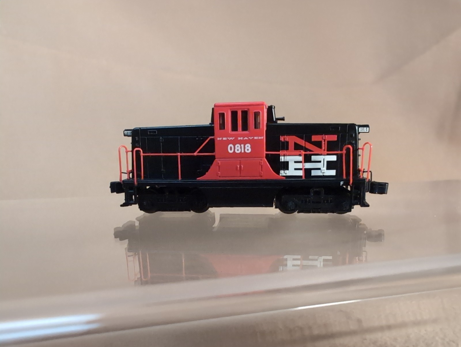Bachmann Spectrum N Scale 81855 GE 44 Ton Diesel Switcher New Haven #0818 DCC…