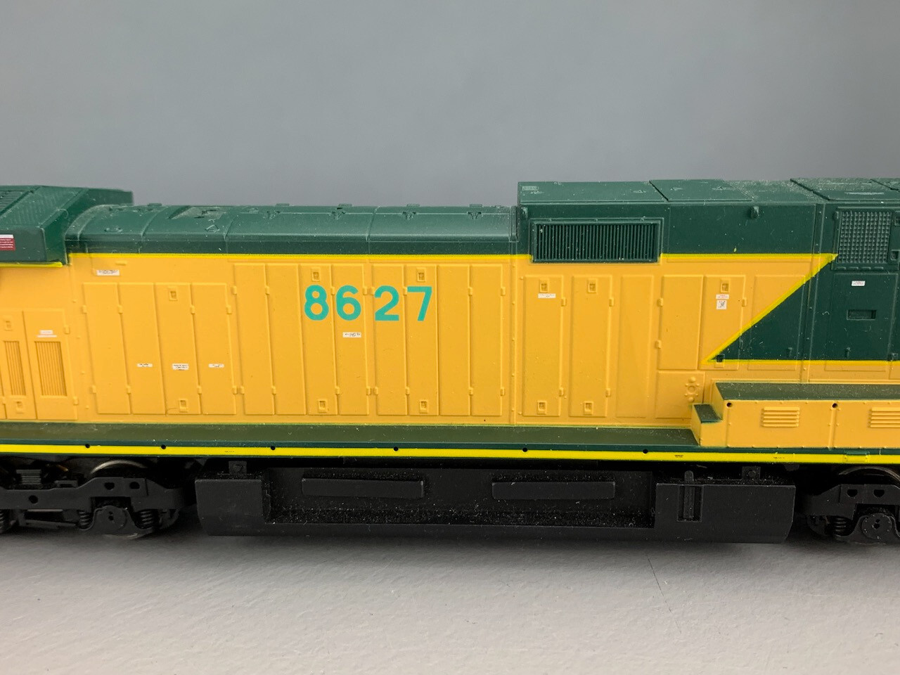 HO Athearn Blue Box 4915 C44-9W C&NW #8627 Powered NIB! HO4216