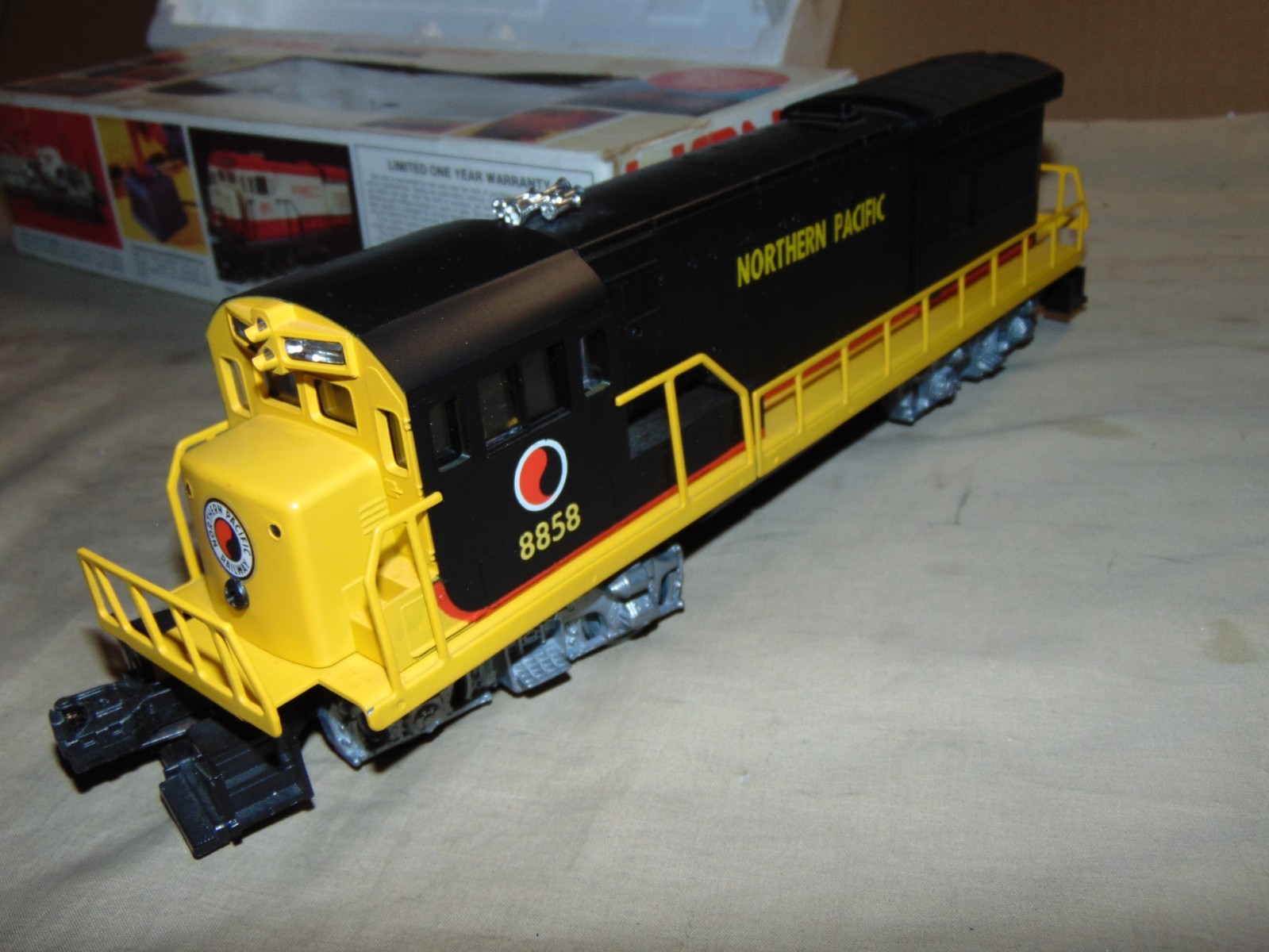 LIONEL O 8858 NORTHERN PACIFIC U36B NON POWER DUMMY IN ORIGINAL BOX #2