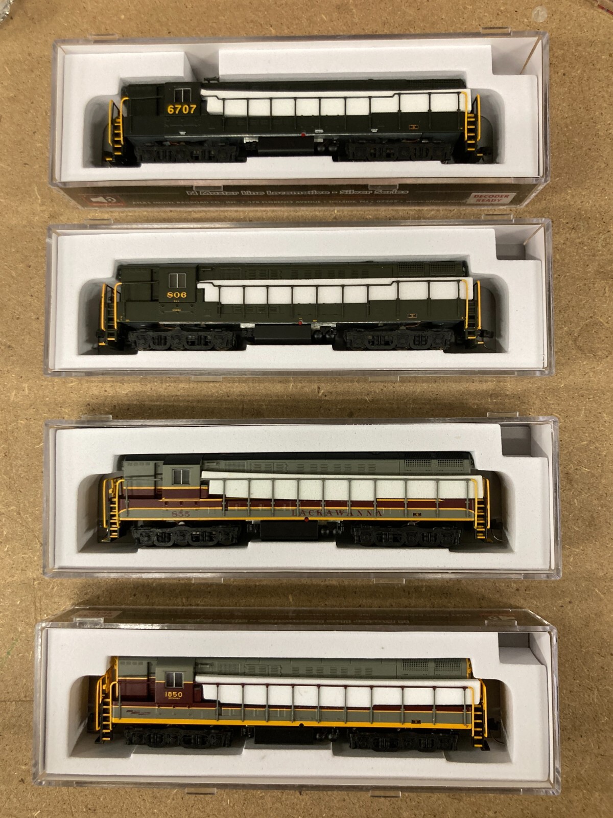 N Atlas Train Master Ph 1 Locomotives EL, DL, RDG & PRR Analog Models