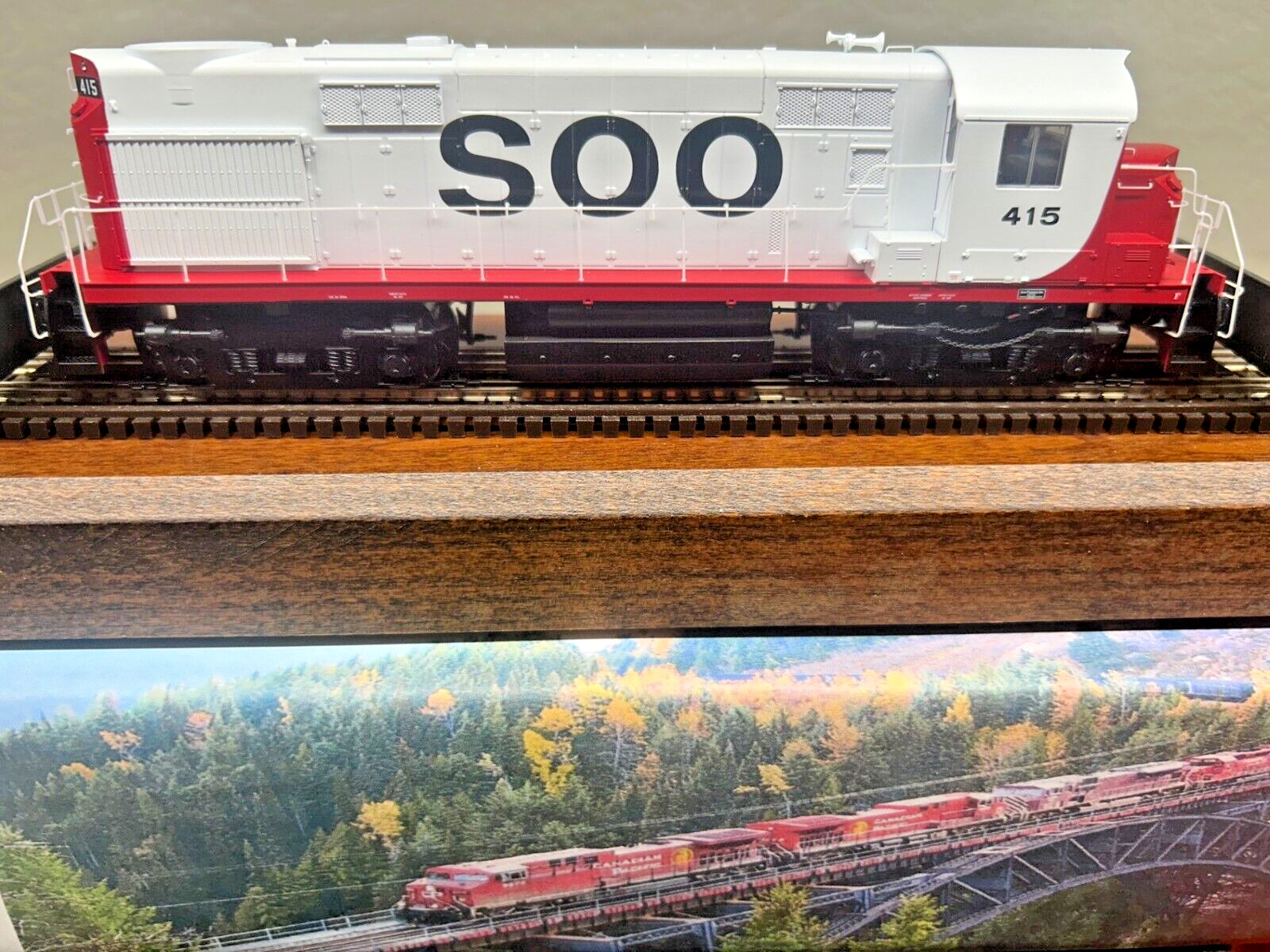 SOO LINE RS27 LOW HOOD ROAD SWITCHER LOCO DCC / “QUANTUM SOUND” HO Scale NEW OOP