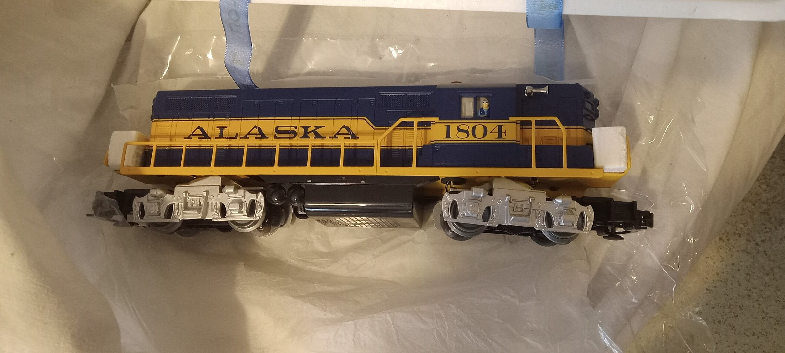 Lionel 6-28839 O Gauge Alaska GP-7 Diesel Locomotive NIB strobe light. sounds