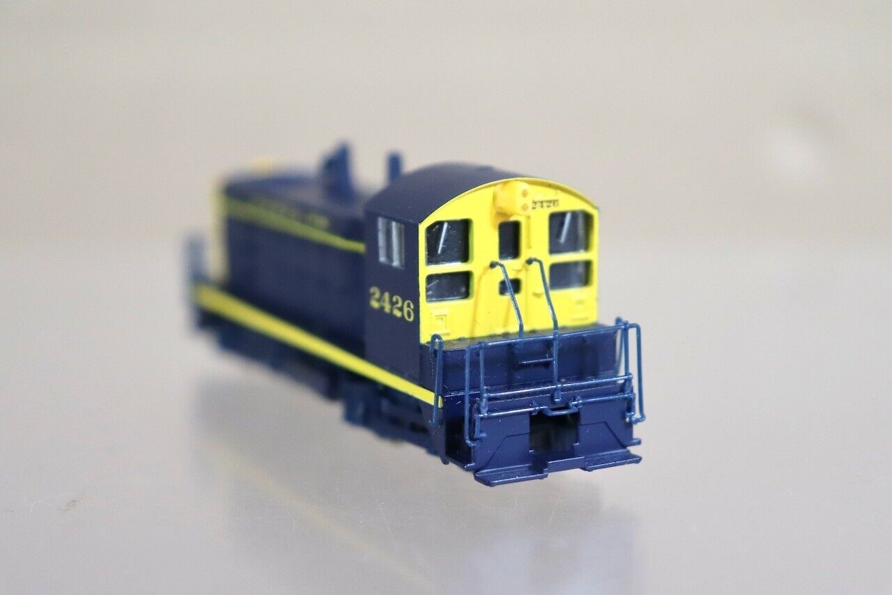 LIFE-LIKE 7500 SANTA FE AT&SF CLASS SW9 / 1200 DIESEL LOCOMOTIVE 2426 on
