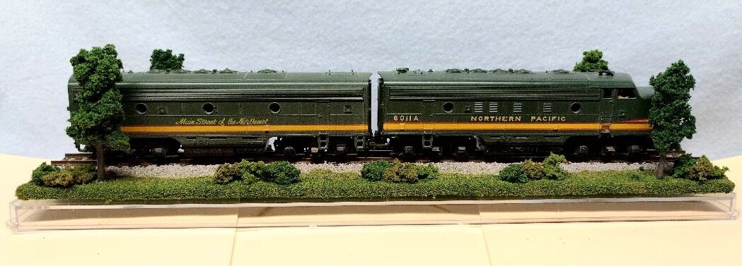 HO SCALE 16″ SINGLE TRACK HO TRAIN DISPLAY CASE -SUMMER SCENE FOR ANY HO