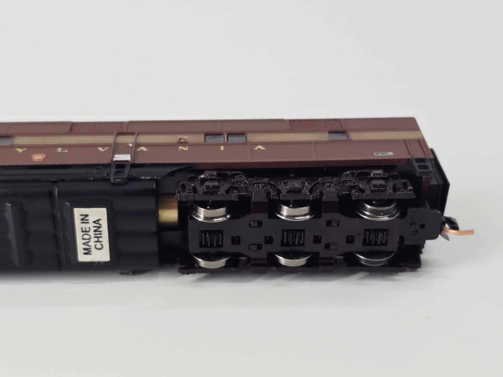 Precision Craft – N Scale – PRR Tuscan Red EMD E7B Locomotive #5842B #661 – Runs