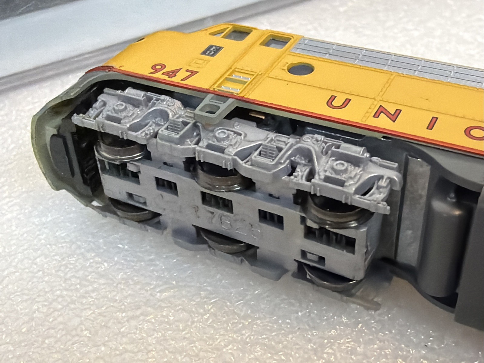 Kato N Scale EMD E9A Union Pacific 947 176-5323 Used Tested Runs Diesel Loco